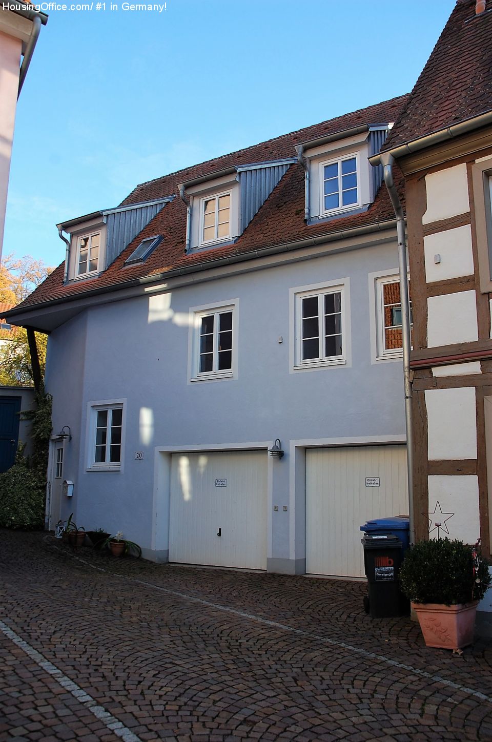 Courtyard view with garage